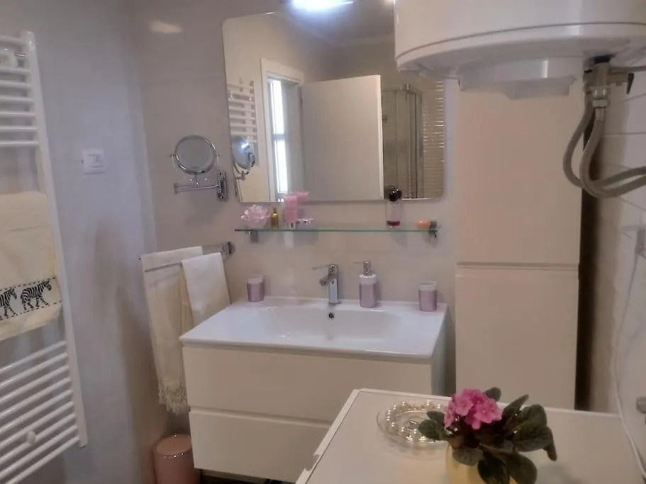 Apartma Nada, Tu Boste V Centru Poletnega Utripa Pula Croatia