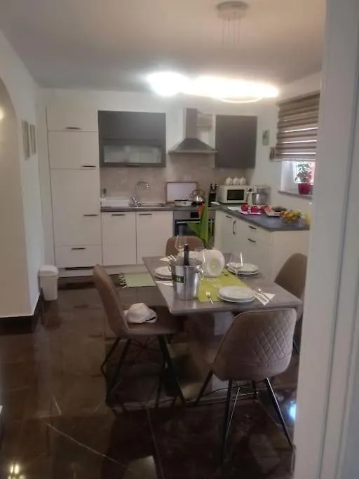 Apartment Apartma Nada, Tu Boste V Centru Poletnega Utripa Pula