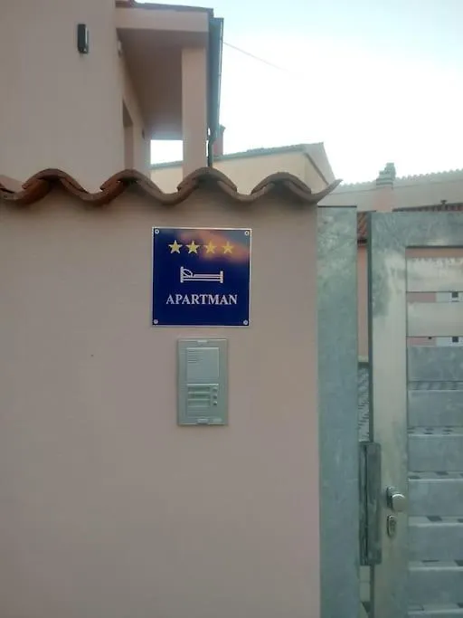 Apartma Nada, Tu Boste V Centru Poletnega Utripa Pula 0*,
