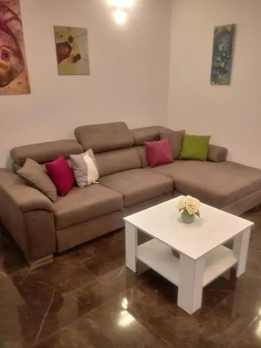 Apartma Nada, Tu Boste V Centru Poletnega Utripa Πούλα