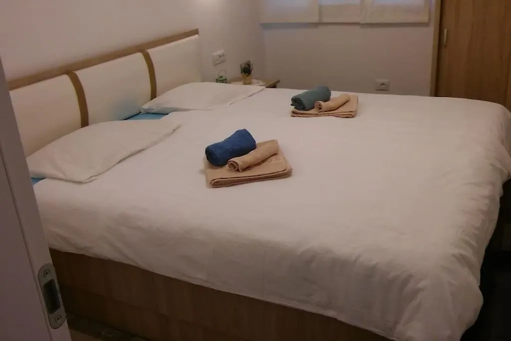 Apartma Nada, Tu Boste V Centru Poletnega Utripa Πούλα 0*,  Κροατία